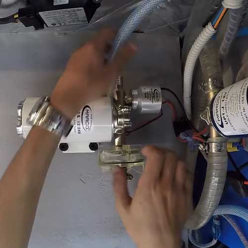 installation pompe de lavage bateau